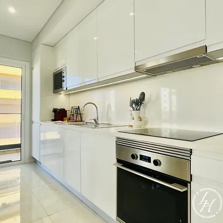 Ambrosio Iate - Modern - Parking - 500m Apartment *